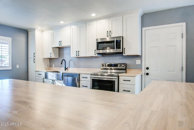 Building Photo - 7217 N 36th Ln