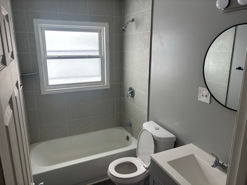 Building Photo - 1931 Morris Ave NE