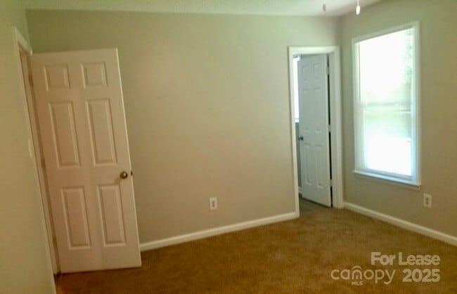Building Photo - 6613 Farrington Ln