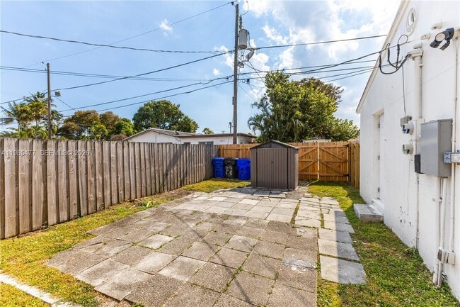 Building Photo - 1918 Taft St