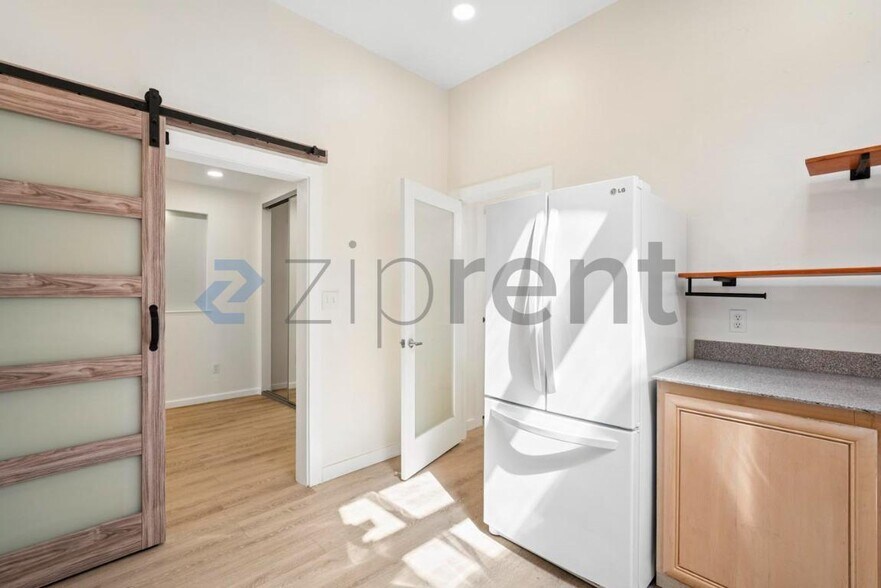 Building Photo - Unit B