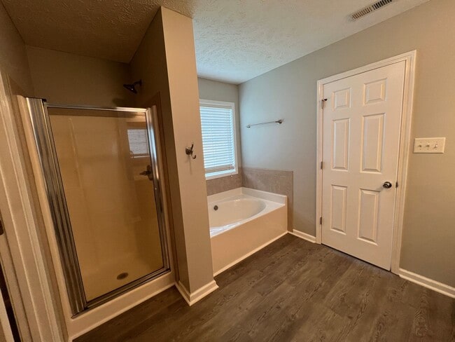 Building Photo - Lovely 3 Bed Home on Cul-de-sac