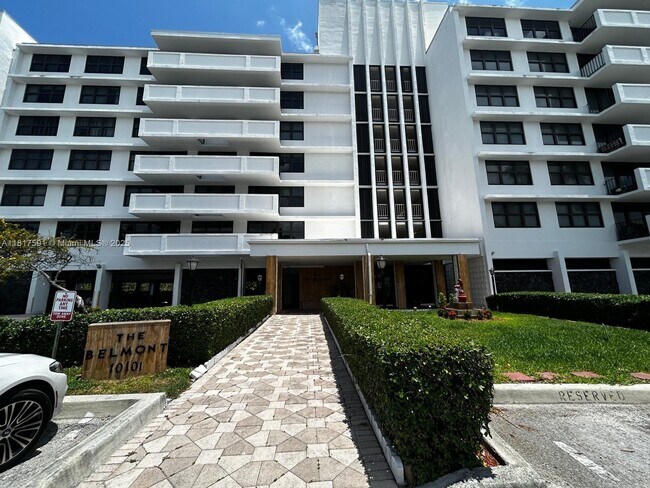 Building Photo - 10101 E Bay Harbor Dr