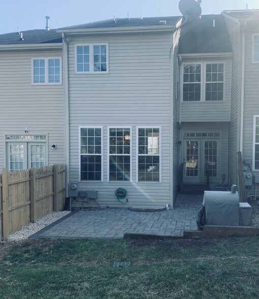 Patio 3 - 6520 Landing Way