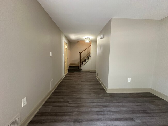 Building Photo - 7 Major Ln