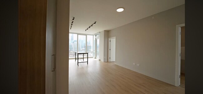 Building Photo - 207 W Chestnut St