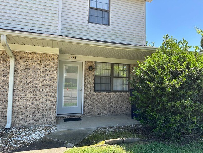 Primary Photo - 1416 E O St