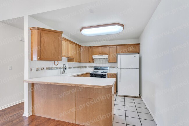 Building Photo - 975 S 250 W St