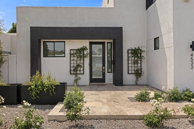 Building Photo - 4533 E Devonshire Ave