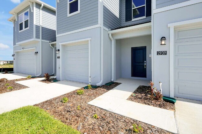 Building Photo - Beautiful New 3-Bedroom Townhome in Davenport — First Month's Rent FREE! Includes Resort Pool, Mo...