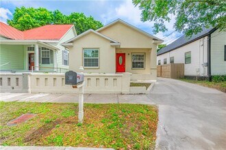 Building Photo - 2321 W Beach St