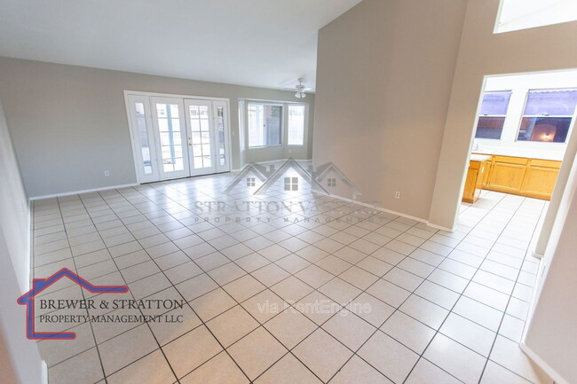 Building Photo - 1431 E Encinas Ave