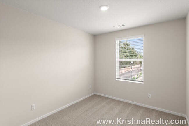 Building Photo - Modern 1-Year-Old NEW CONSTRUCTION 3 BR, 2.5 BA DR Horton Townhome with Community Playground