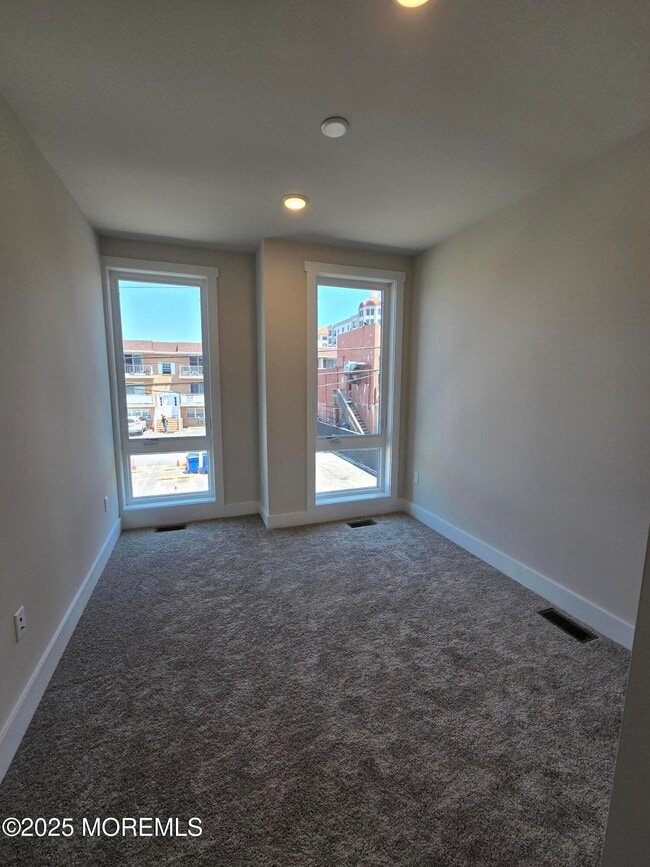 Building Photo - 1403 Kingsley St