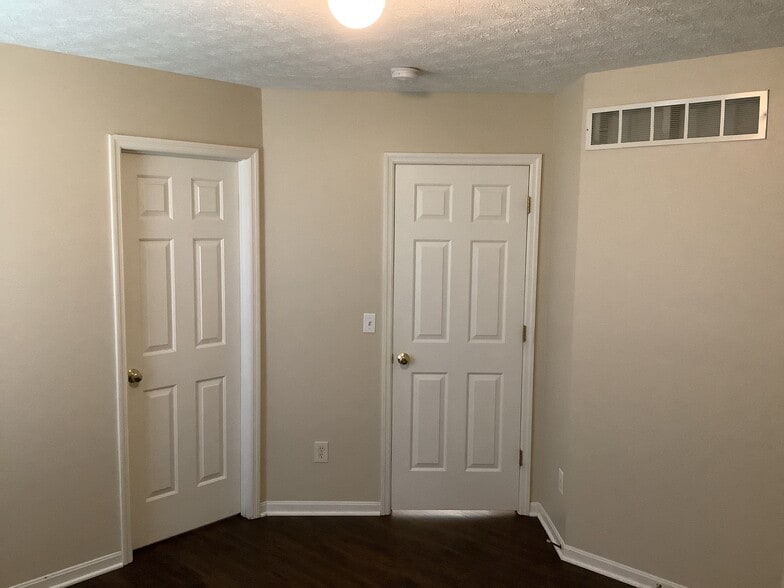 Building Photo - 557 Whispering Pines Pl