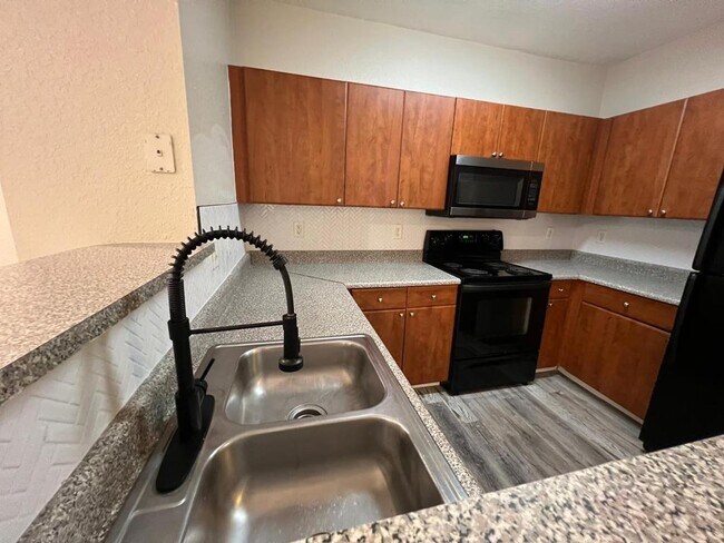 Building Photo - 202 E South St