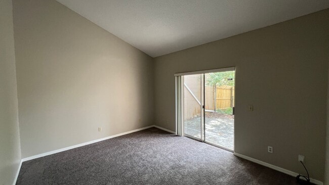 Building Photo - 112 Dahlia Village Cir