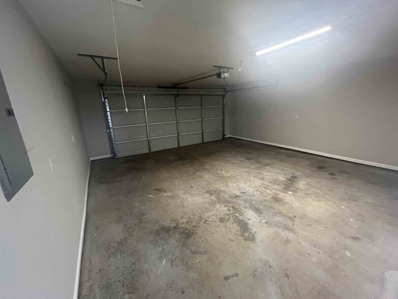 Building Photo - 326 Willow Oak Dr