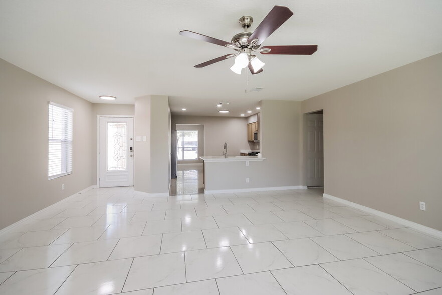 Building Photo - 7310 Fox Scene Dr