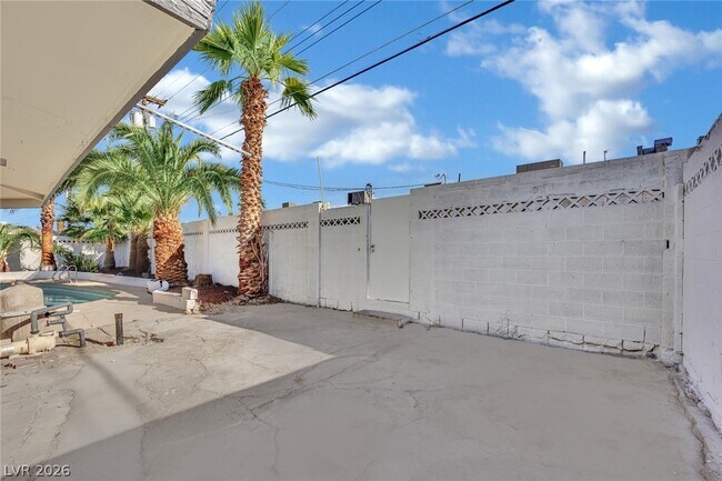 Building Photo - 2325 Sombrero Dr