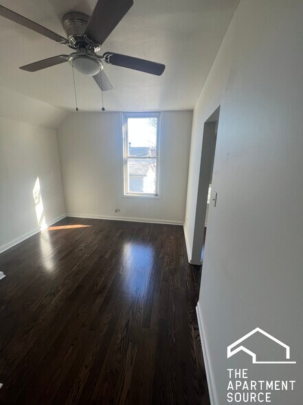 Building Photo - 3135 N Oakley Ave