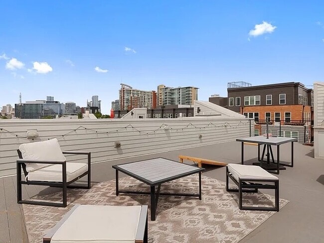 Building Photo - 818-813 13th Ave S