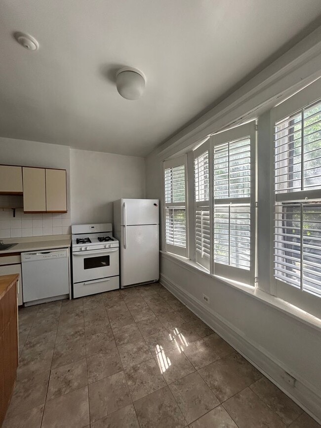 Building Photo - 4157 N. Damen-#2