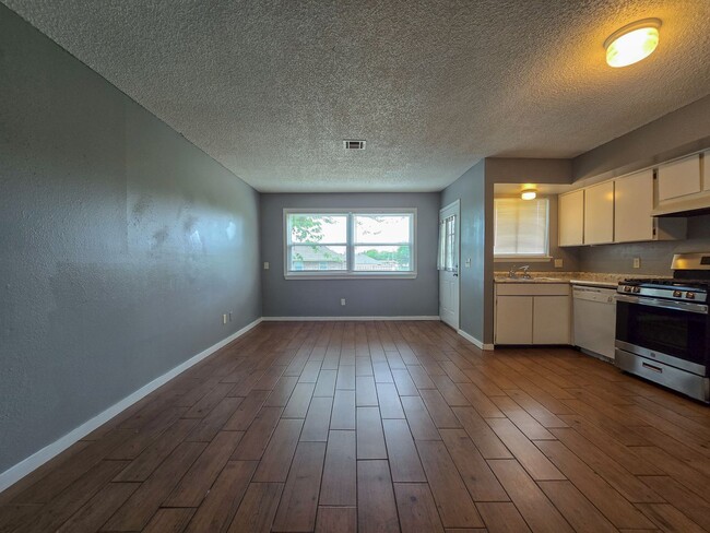 Building Photo - Beautifully remodeled 2-bedroom home in a ...