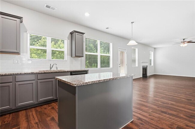 Building Photo - 3132 Hawthorn Farm Blvd