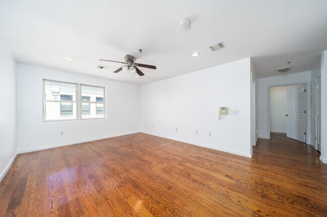 Building Photo - 135 38th St