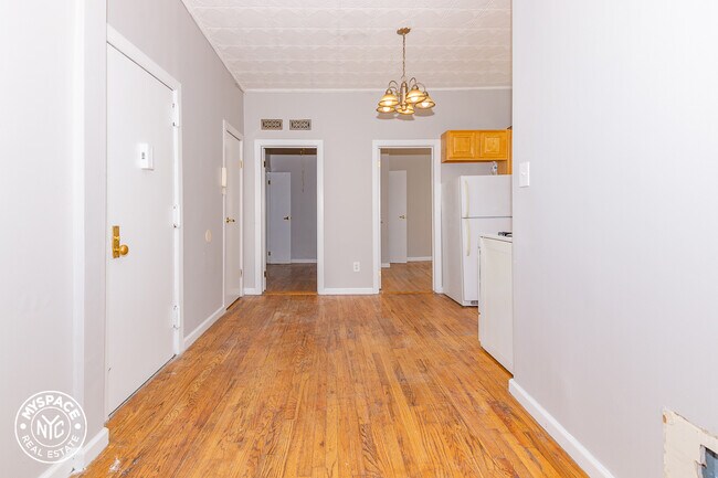 Building Photo - 210 Humboldt St