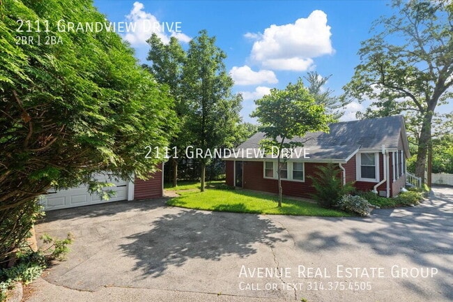 Building Photo - 2111 Grandview Dr