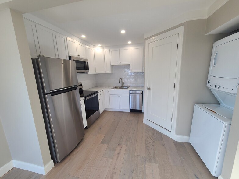 Building Photo - 77 Harbor View Ave