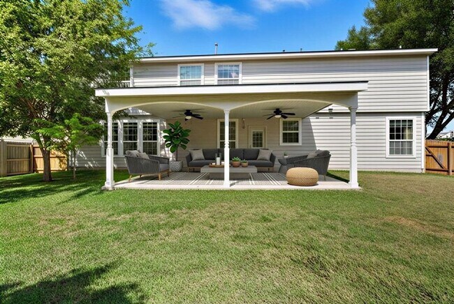 Building Photo - 125 Pine Cove