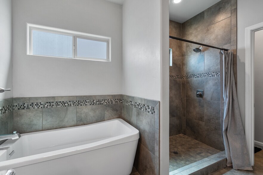 Building Photo - 156 E Stone Ct