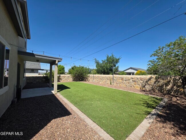 Building Photo - 7517 Red Cedar Dr