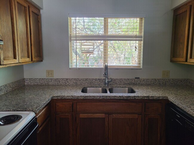 Building Photo - 2831 N Estrella Ave