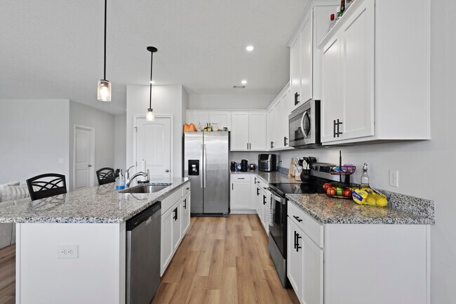 Building Photo - 568 Abode Ave