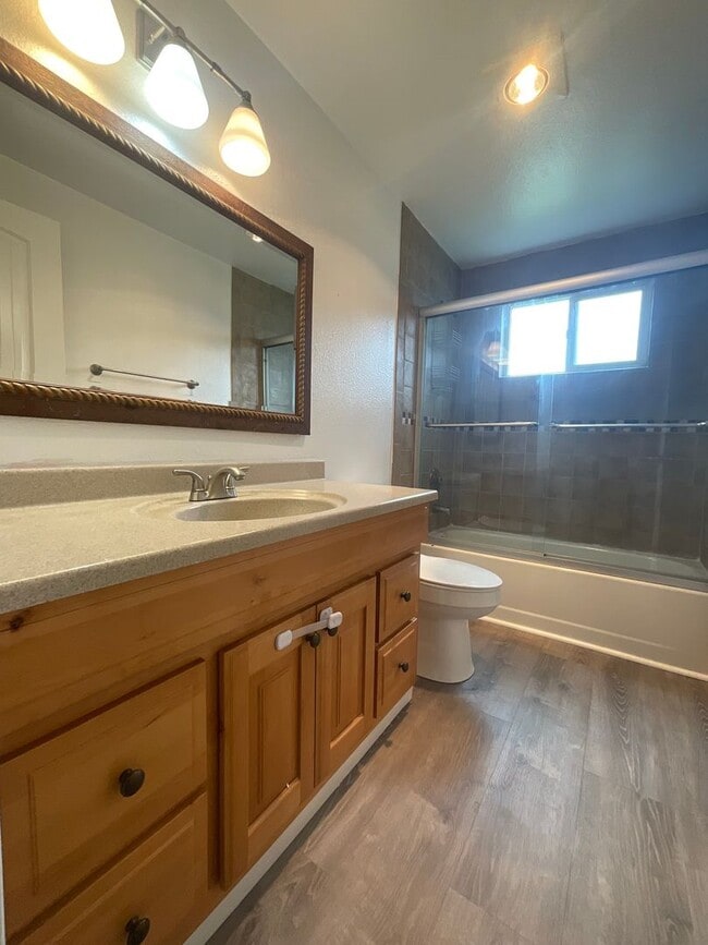 Building Photo - Charming 3 Bedroom Rambler! ~Close to Elementary School~