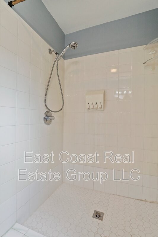 Building Photo - 721 2nd St