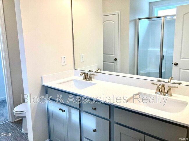 Building Photo - 22 Davinci Dr