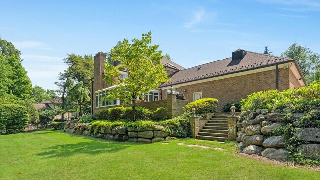 Building Photo - 787 Peach Tree Ln