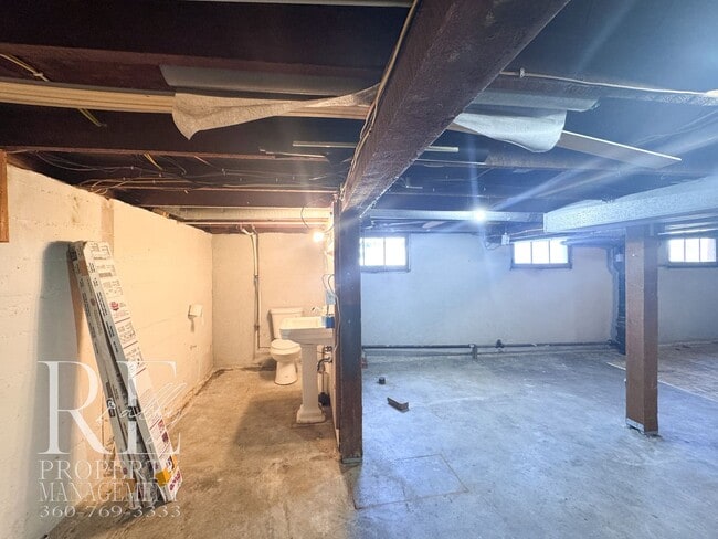 Building Photo - 50% OFF FIRST MONTHS RENT!! Timeless Vintage Home with Bonus Office, Expansive Yard & A/C