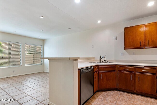 Building Photo - 959 Via Colinas