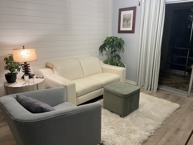 Building Photo - 995 La Guna Dr