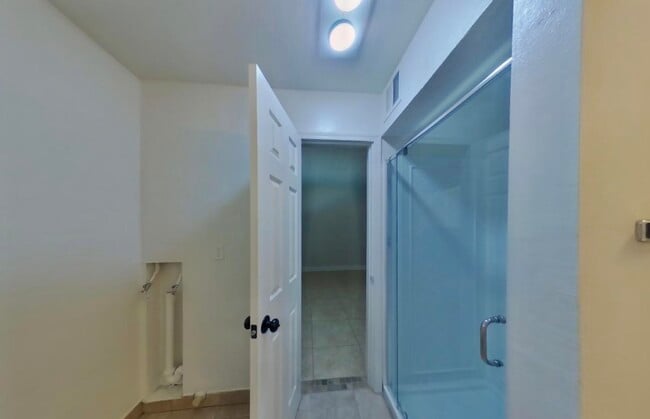 Building Photo - Rebekah Ritter