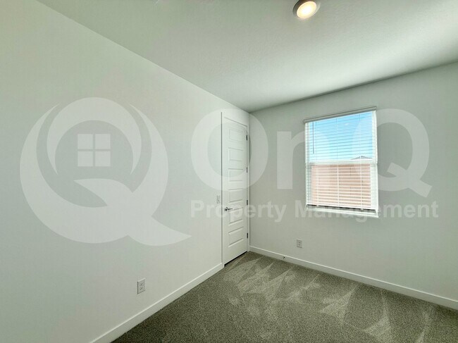 Building Photo - 9543 W Avalon Dr