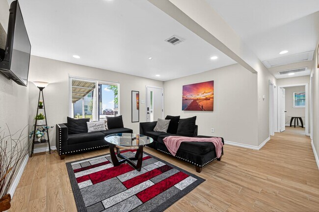 Building Photo - 2418 Ferguson Way