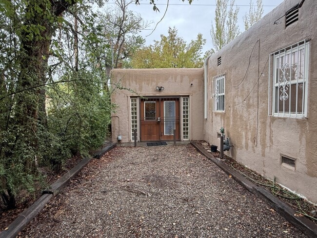 Building Photo - 2717 McEarl Ave SE