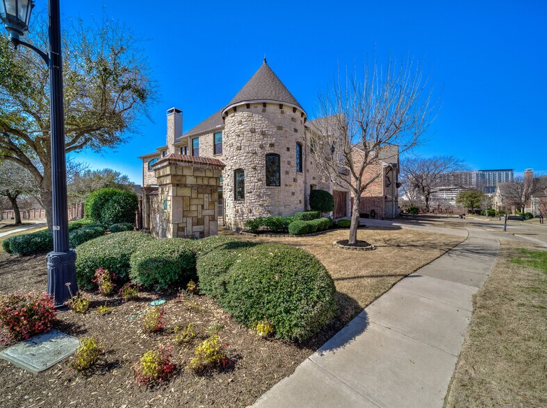 Building Photo - 7000 Kenswick Dr